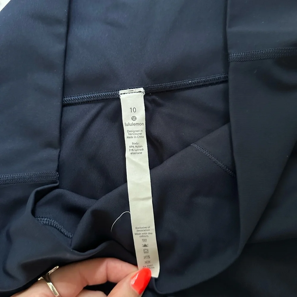 Lululemon Wunder Under leggings. Dark blue color. Size 10. - Picture 3 of 3